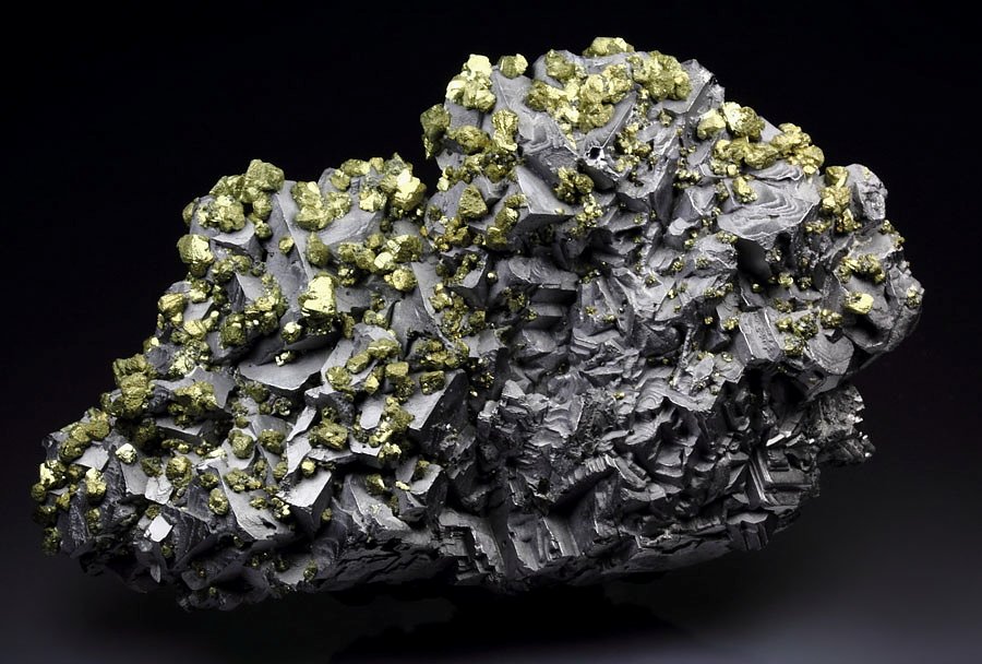new find - GALENA SPINEL LAW TWIN, CHALCOPYRITE