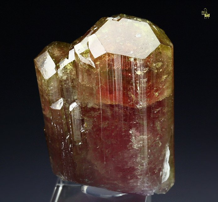 TOURMALINE var. ELBAITE, ALBITE