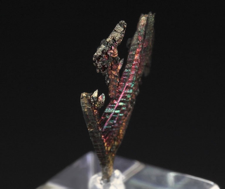 spinel-twinned SILVER iridescent 