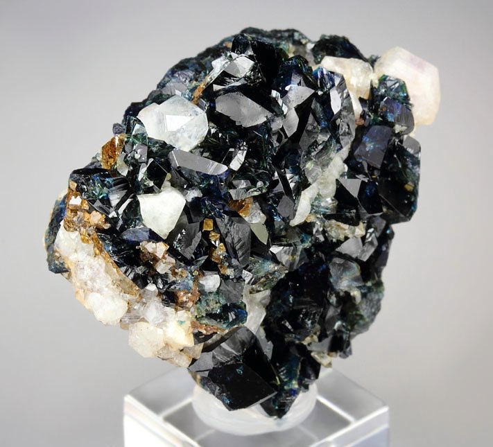 gemmy LAZULITE, FLUORAPATITE, SIDERITE, QUARTZ