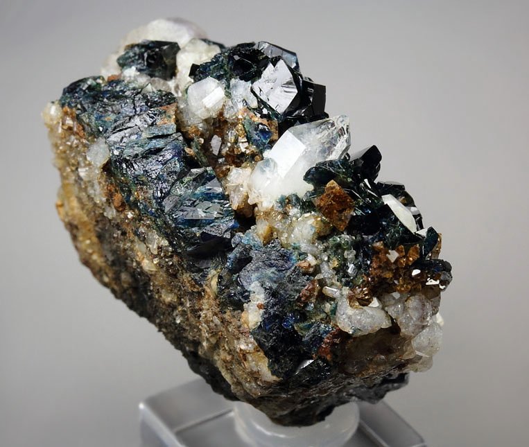 gemmy LAZULITE, FLUORAPATITE, SIDERITE, QUARTZ