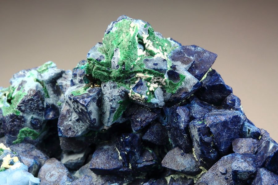 SHATTUCKITE pseudomorph after DIOPTASE after CALCITE, MALACHITE