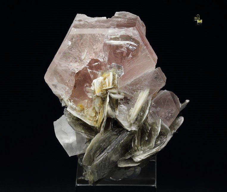 gem FLUORAPATITE, MUSCOVITE