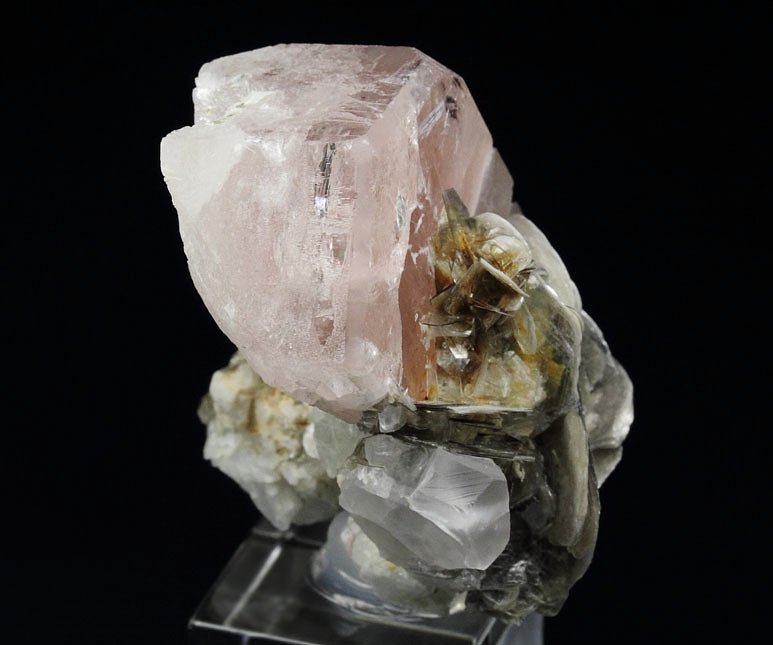 gem FLUORAPATITE, MUSCOVITE