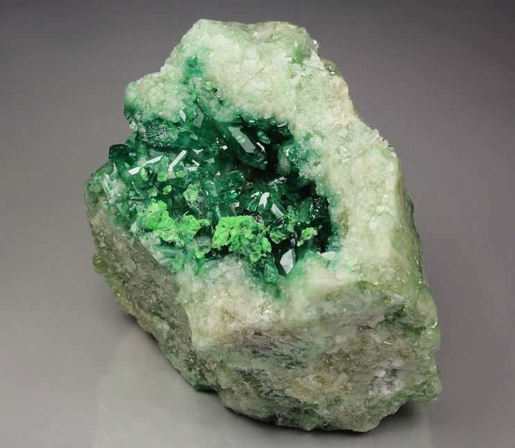 gemmy VESUVIANITE var. CHROMIAN