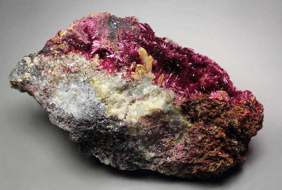 ERYTHRITE, PHLOGOPITE, QUARTZ