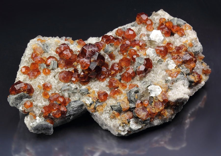 gem GARNET var. SPESSARTINE, MUSCOVITE, QUARTZ