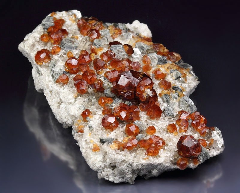 gem GARNET var. SPESSARTINE, MUSCOVITE, QUARTZ