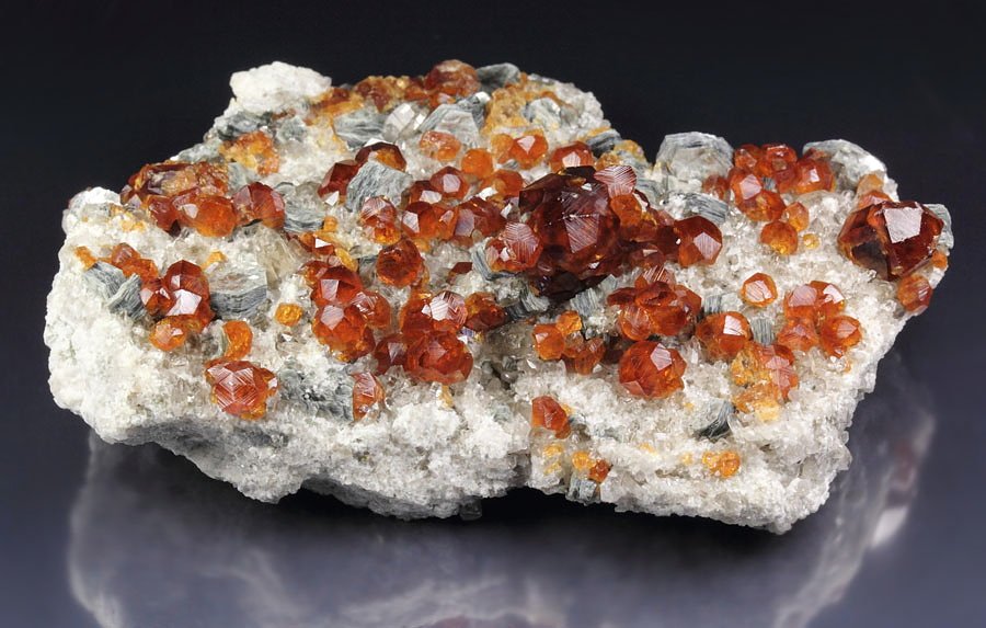 gem GARNET var. SPESSARTINE, MUSCOVITE, QUARTZ