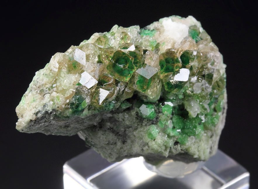 gem GARNET var. GROSSULAR with GREEN CHROMIAN PHANTOMS