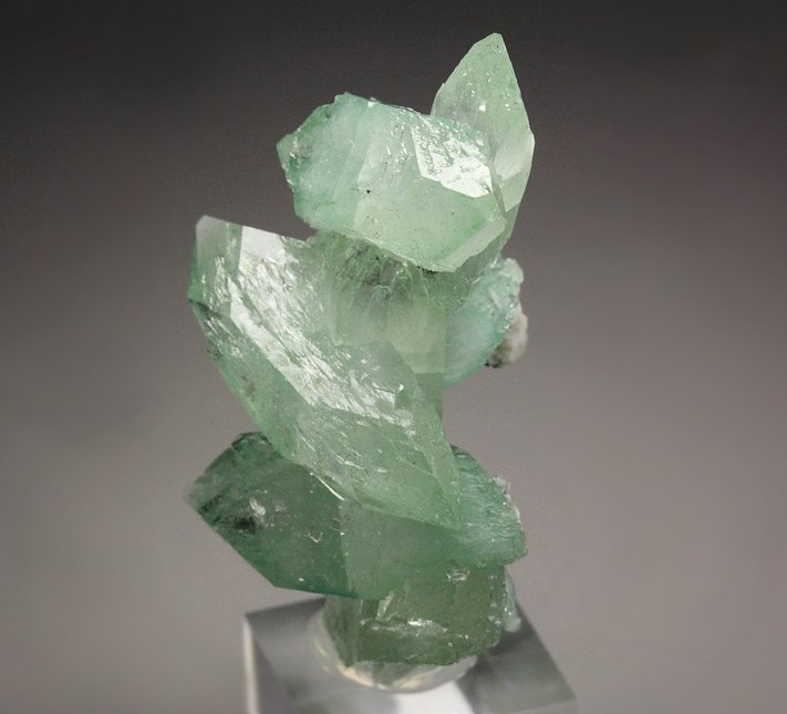 gemmy FLUORAPOPHYLLITE-(K)  bi-terminated