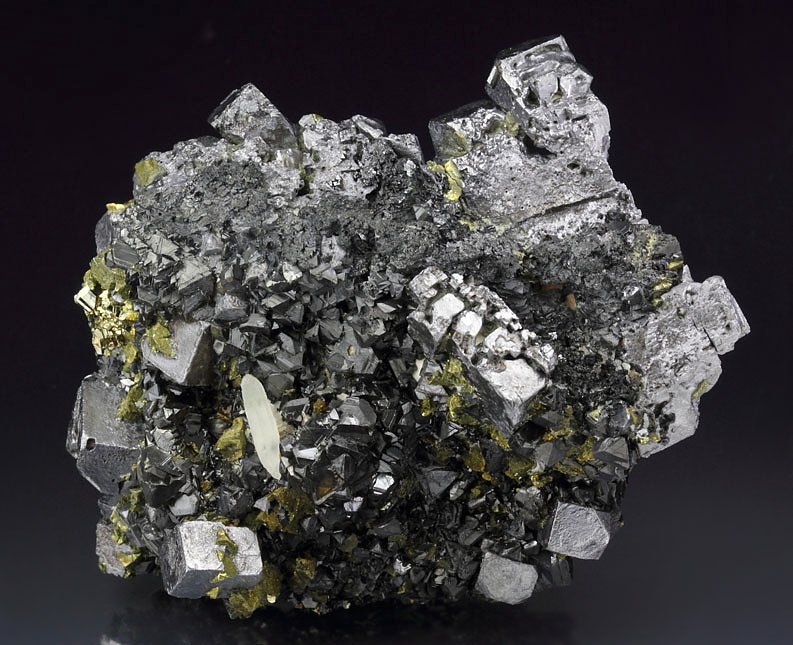 skeletal GALENA, CHALCOPYRITE, SPHALERITE, QUARTZ