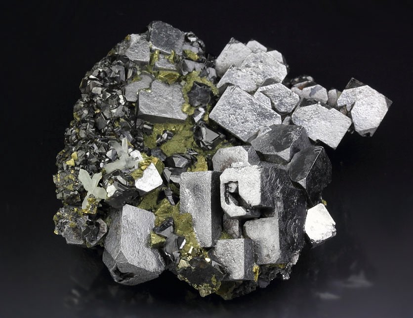 skeletal GALENA, CHALCOPYRITE, SPHALERITE, QUARTZ