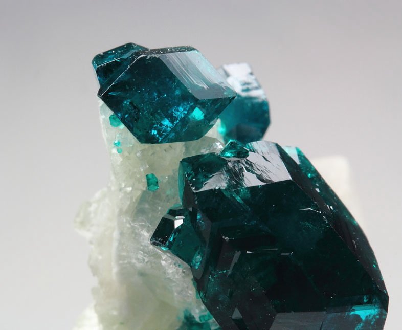 gem DIOPTASE, CALCITE