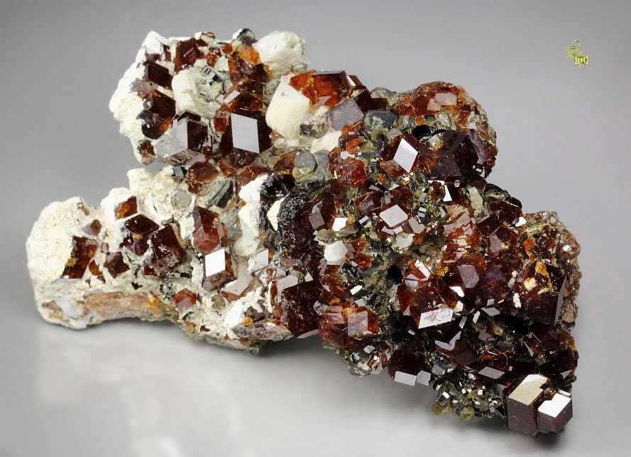 gem GARNET var. SPESSARTINE, VESUVIANITE, ALBITE