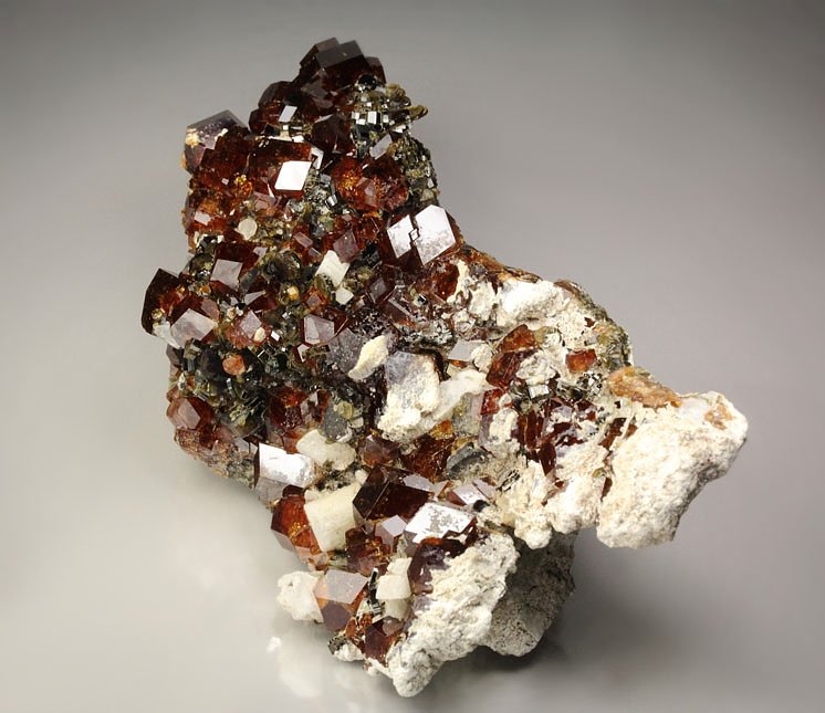 gem GARNET var. SPESSARTINE, VESUVIANITE, ALBITE