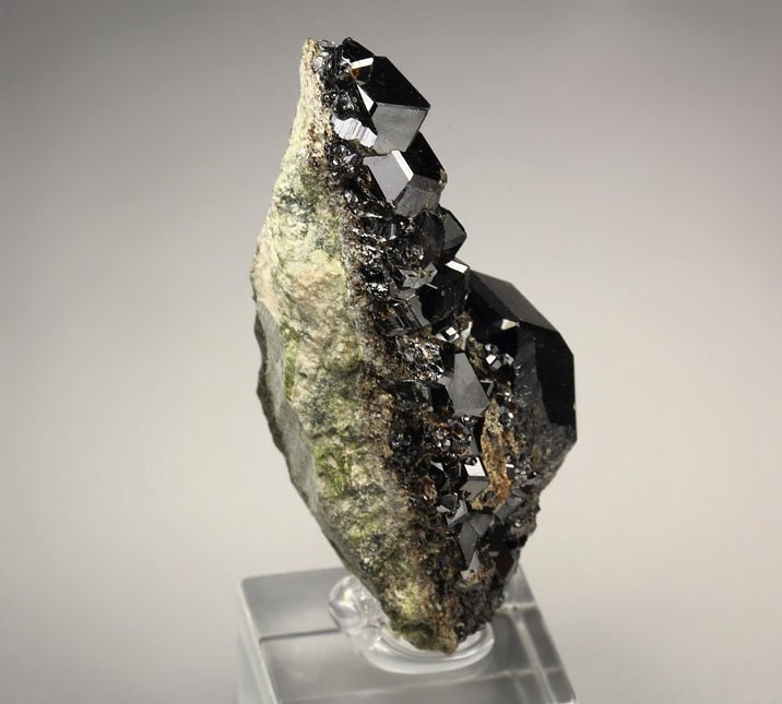 GARNET var. ANDRADITE var. MELANITE