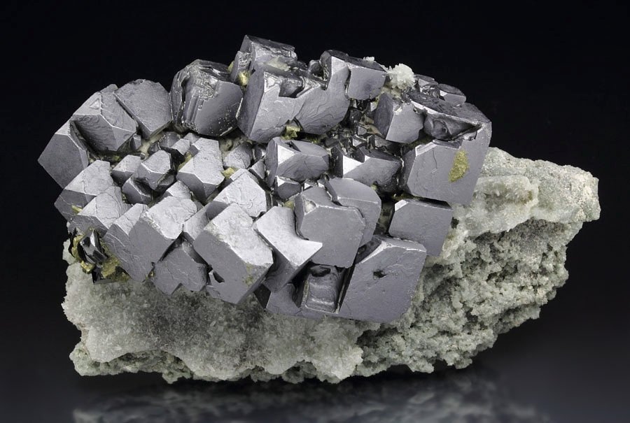 skeletal GALENA, CHALCOPYRITE, SPHALERITE, QUARTZ