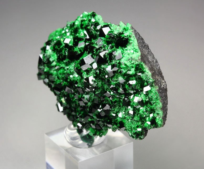 GARNET var. UVAROVITE