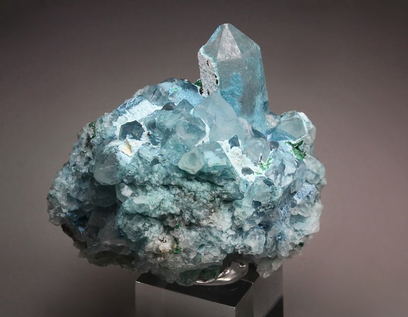 QUARTZ with SHATTUCKITE inclusions