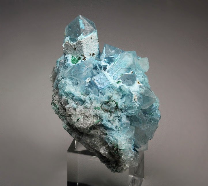 QUARTZ with SHATTUCKITE inclusions