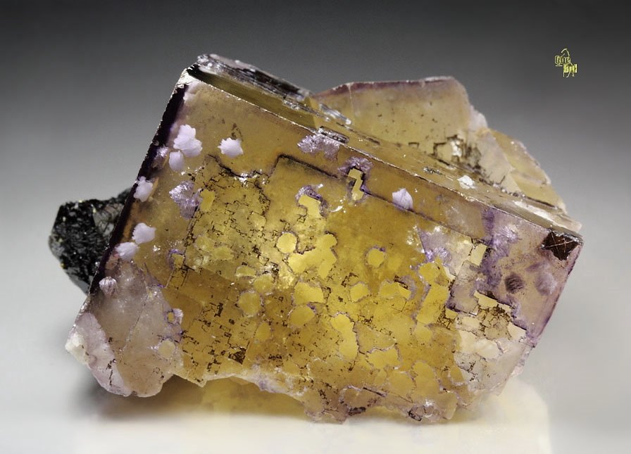FLUORITE with BARYTE inclusions, SPHALERITE 