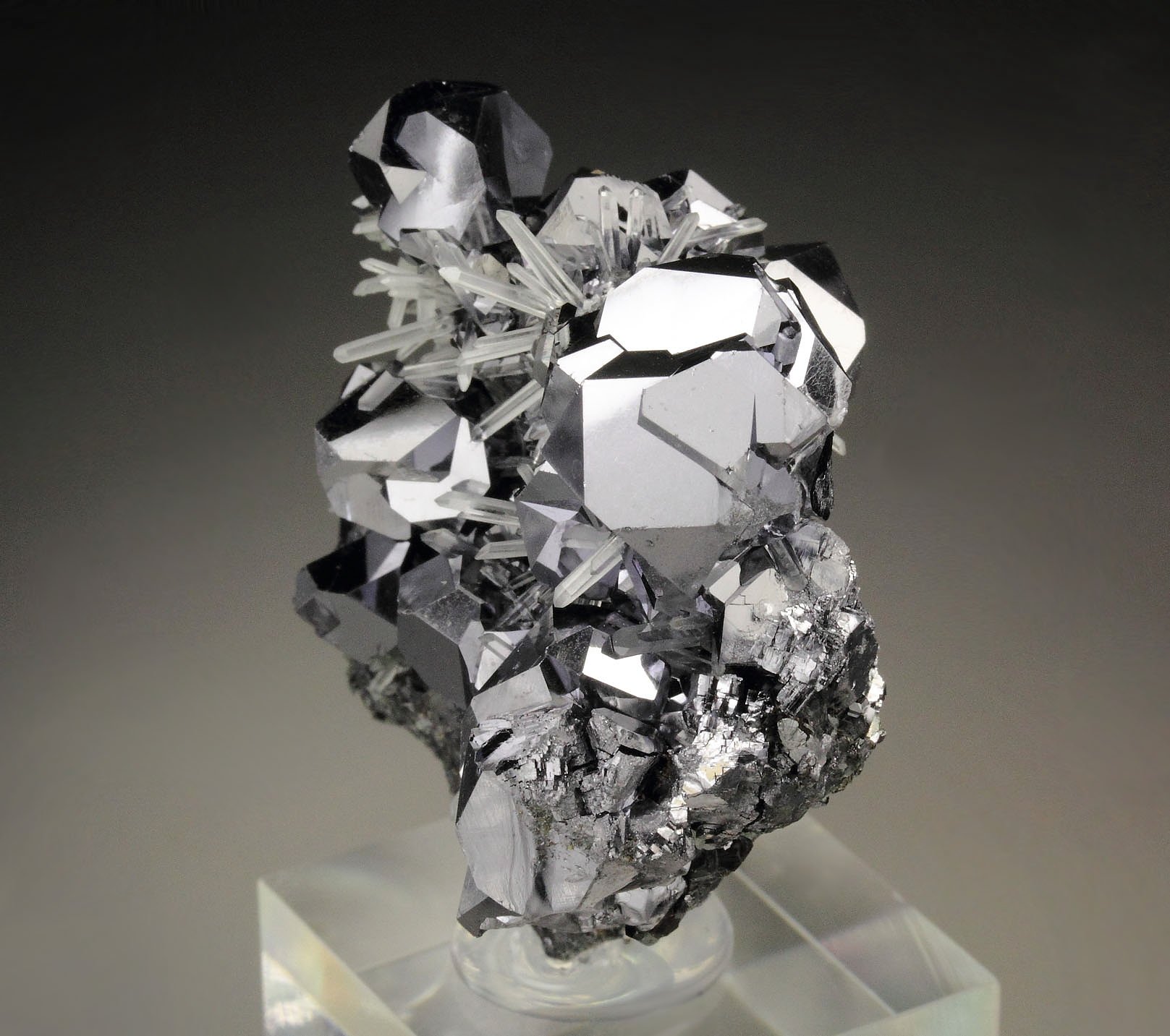 twinned GALENA, QUARTZ, SPHALERITE