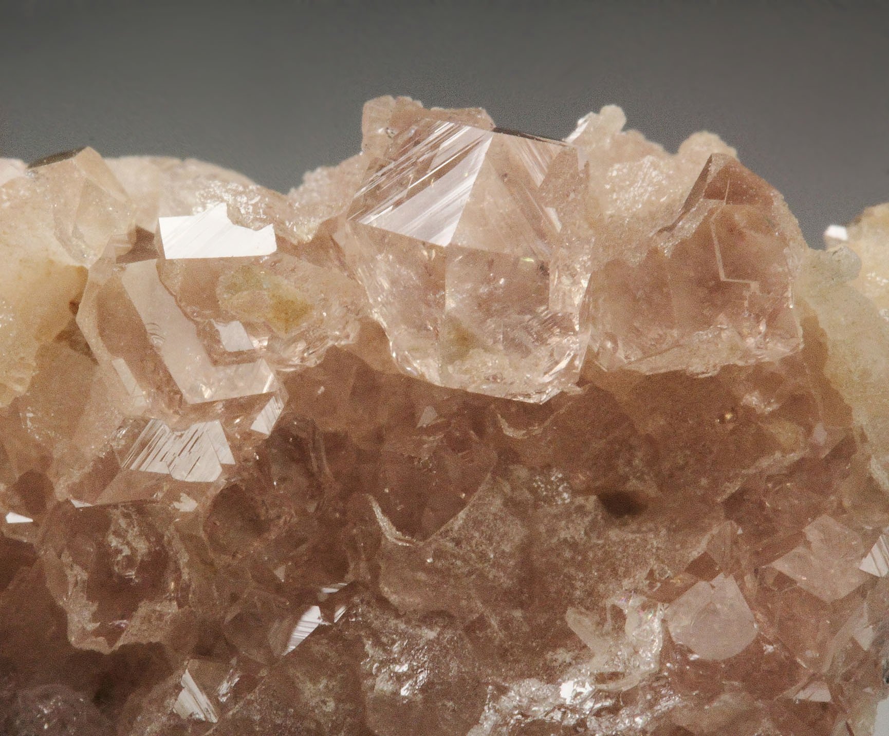 gem PINK GARNET var. GROSSULAR