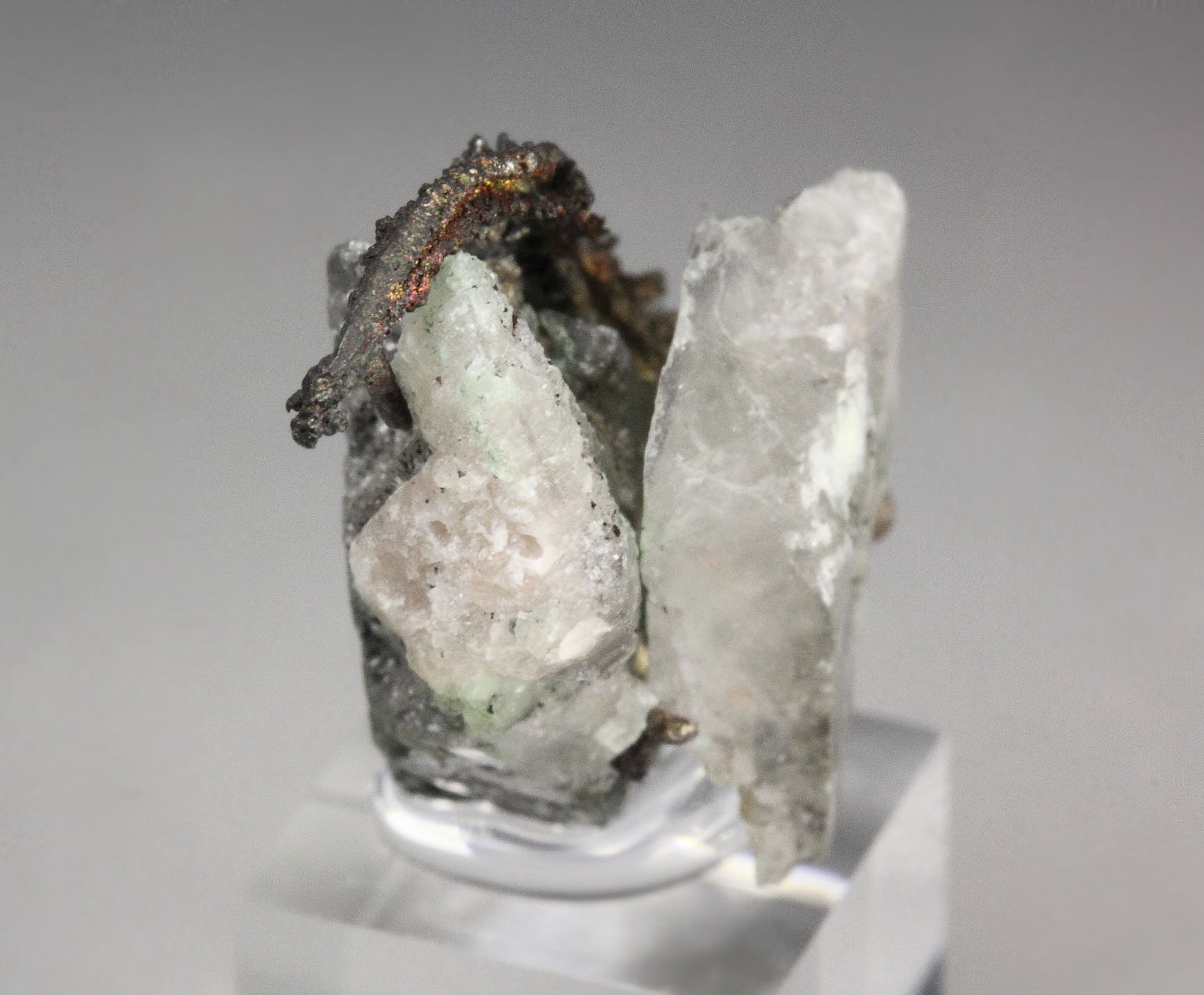 SILVER - SPINEL LAW TWIN, CALCITE