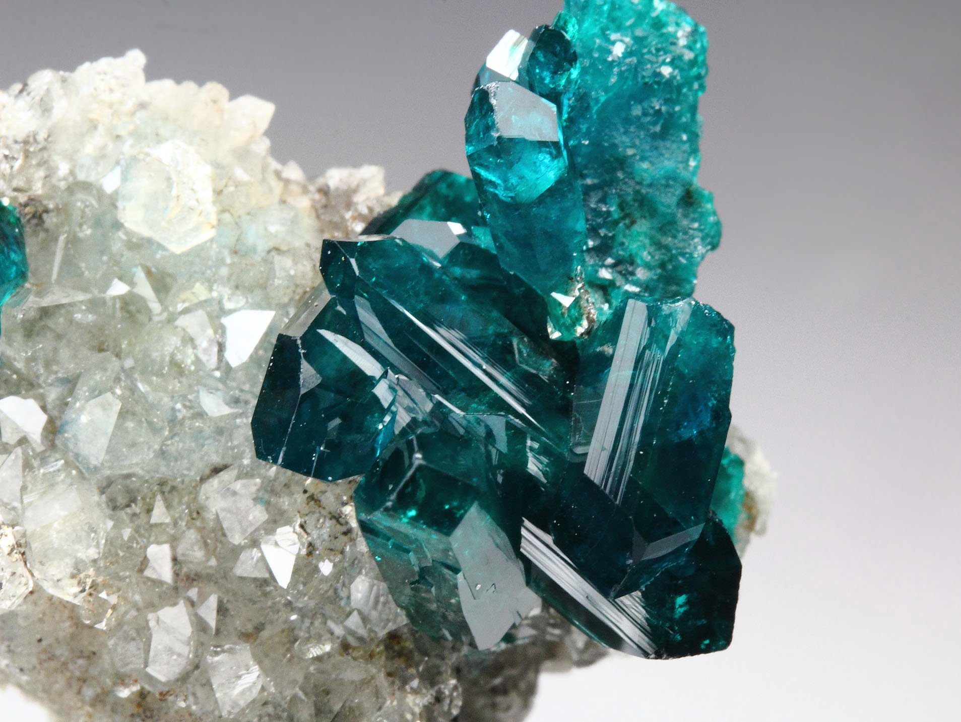 gem DIOPTASE bi-terminated, QUARTZ