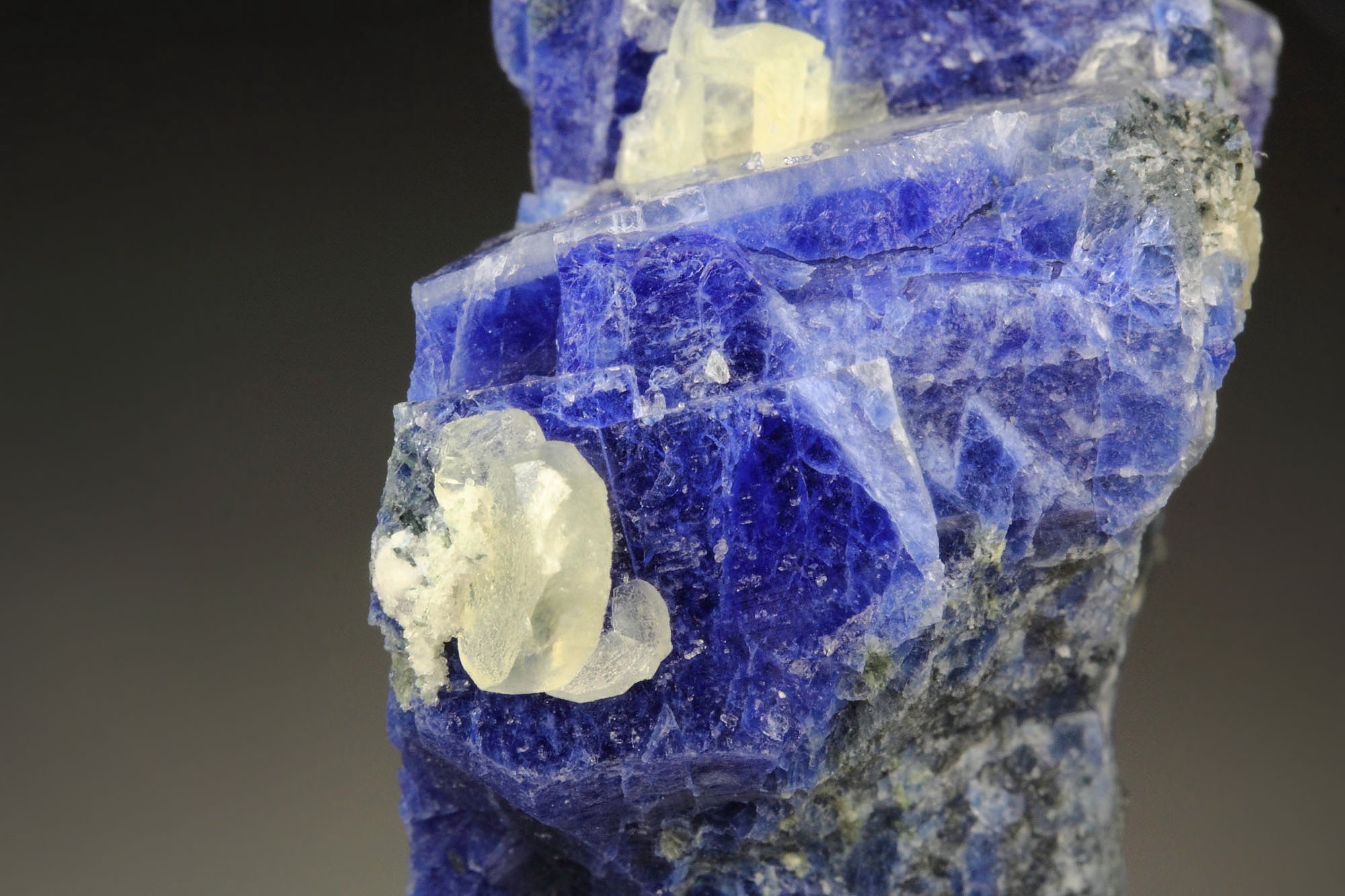 crystalised CARLETONITE, CALCITE