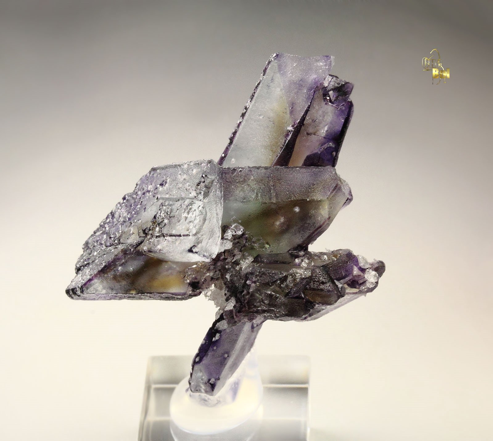 new find - FLUORITE - SPINEL LAW TWIN