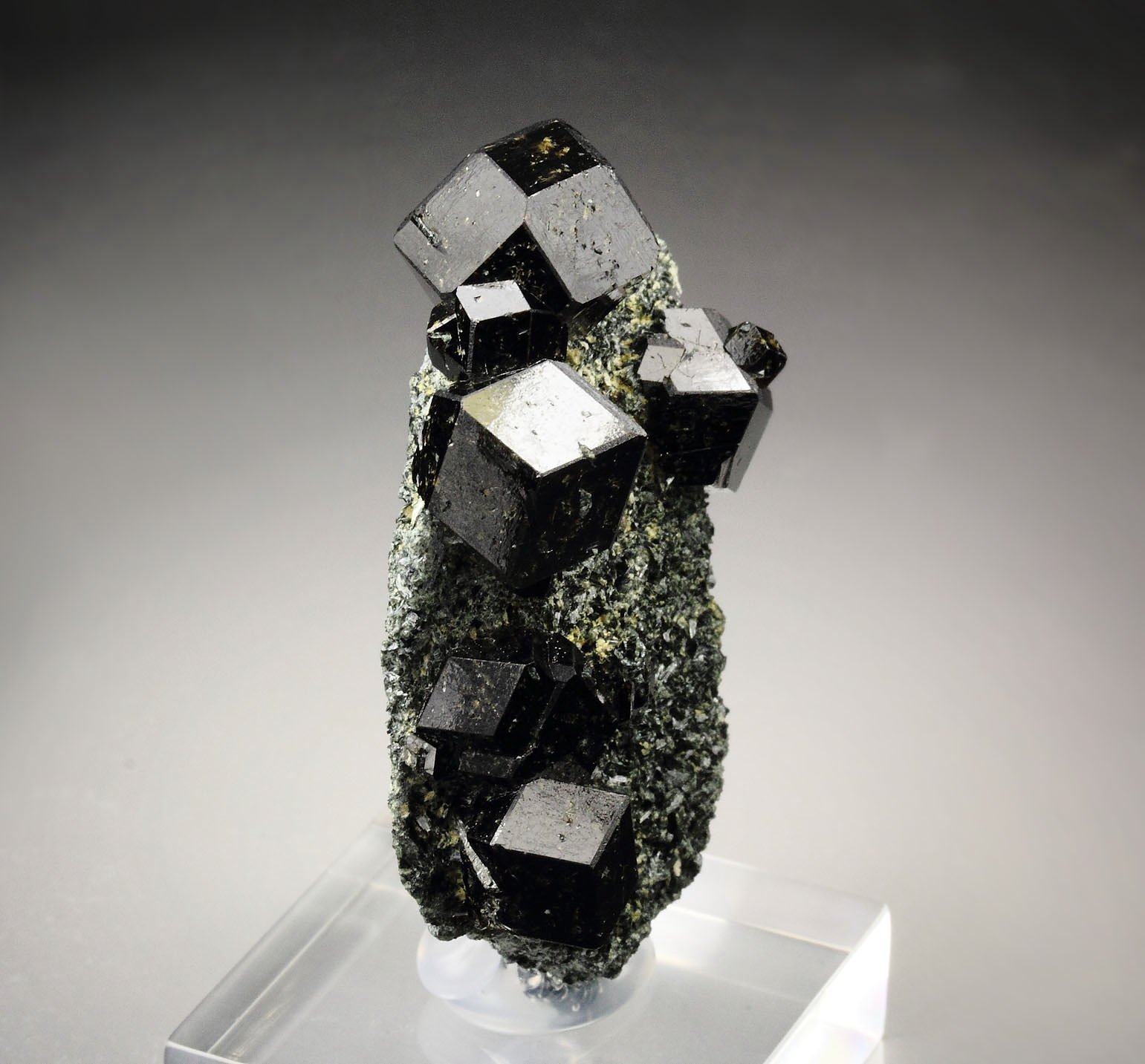 GARNET var. ANDRADITE var. MELANITE