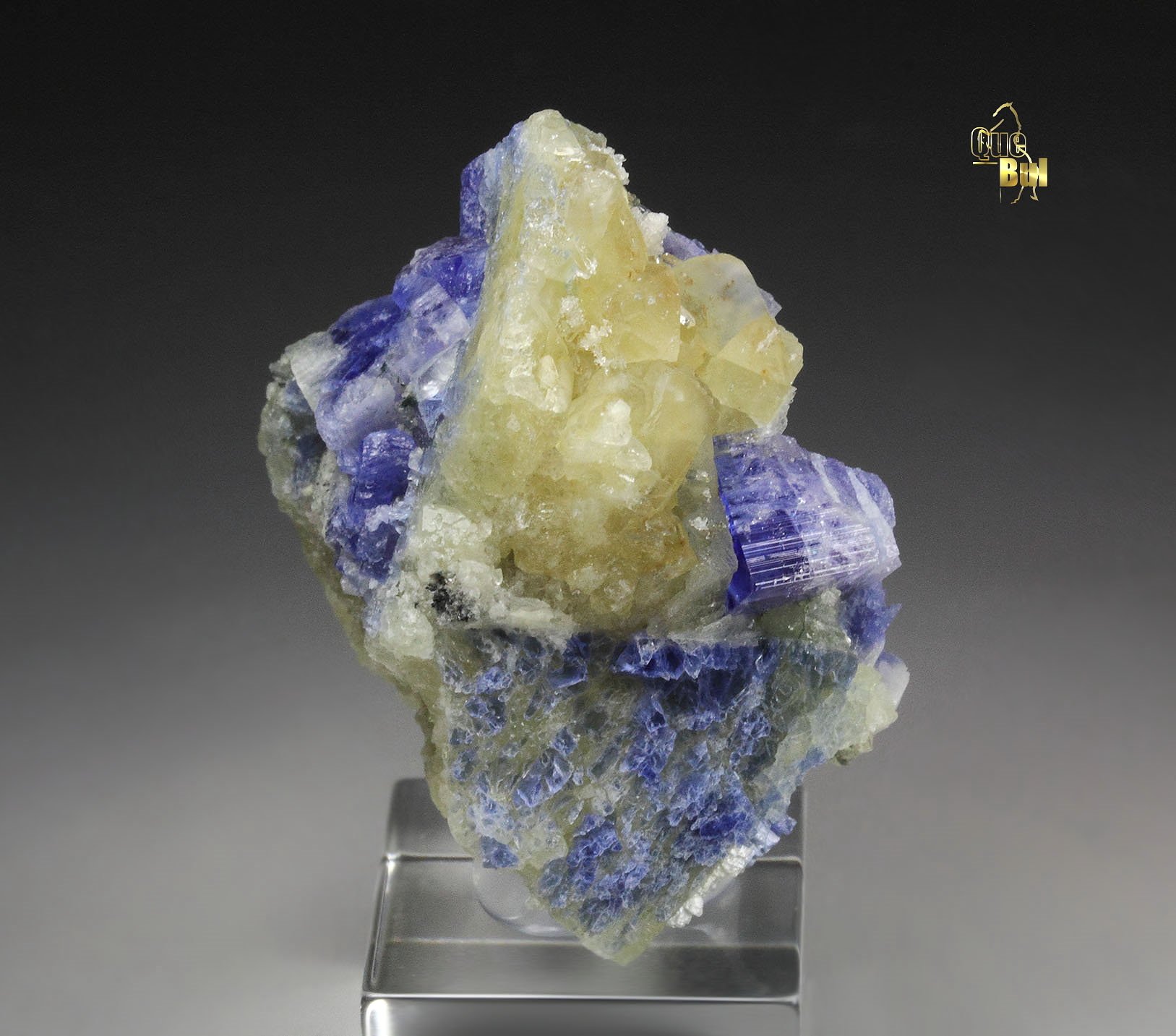 crystalised CARLETONITE, CALCITE