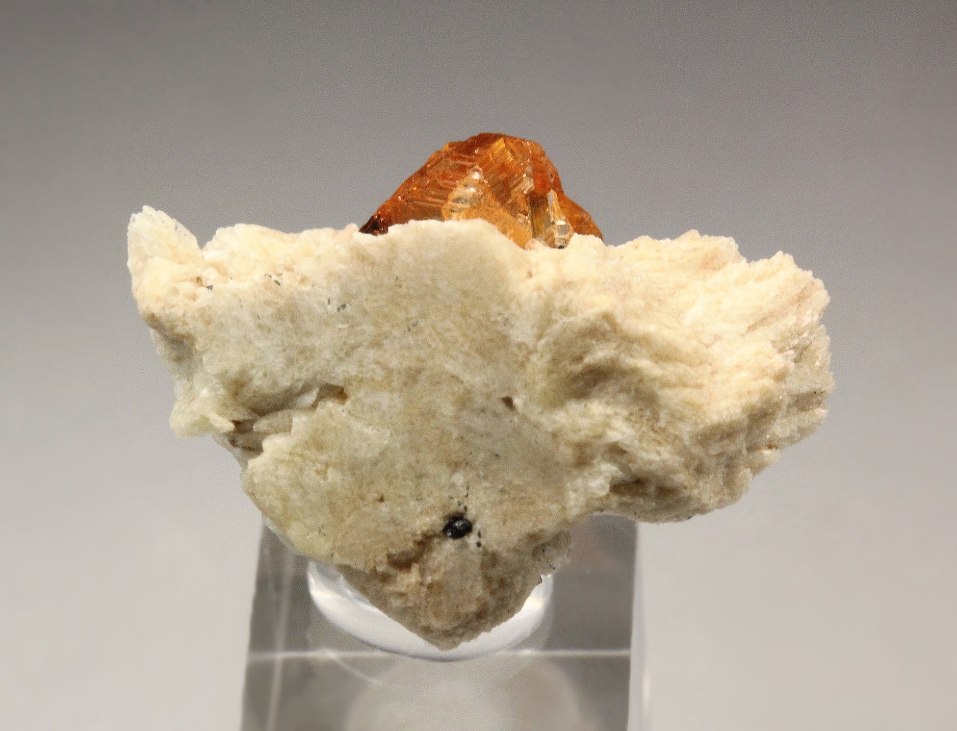 gem GARNET var. SPESSARTINE