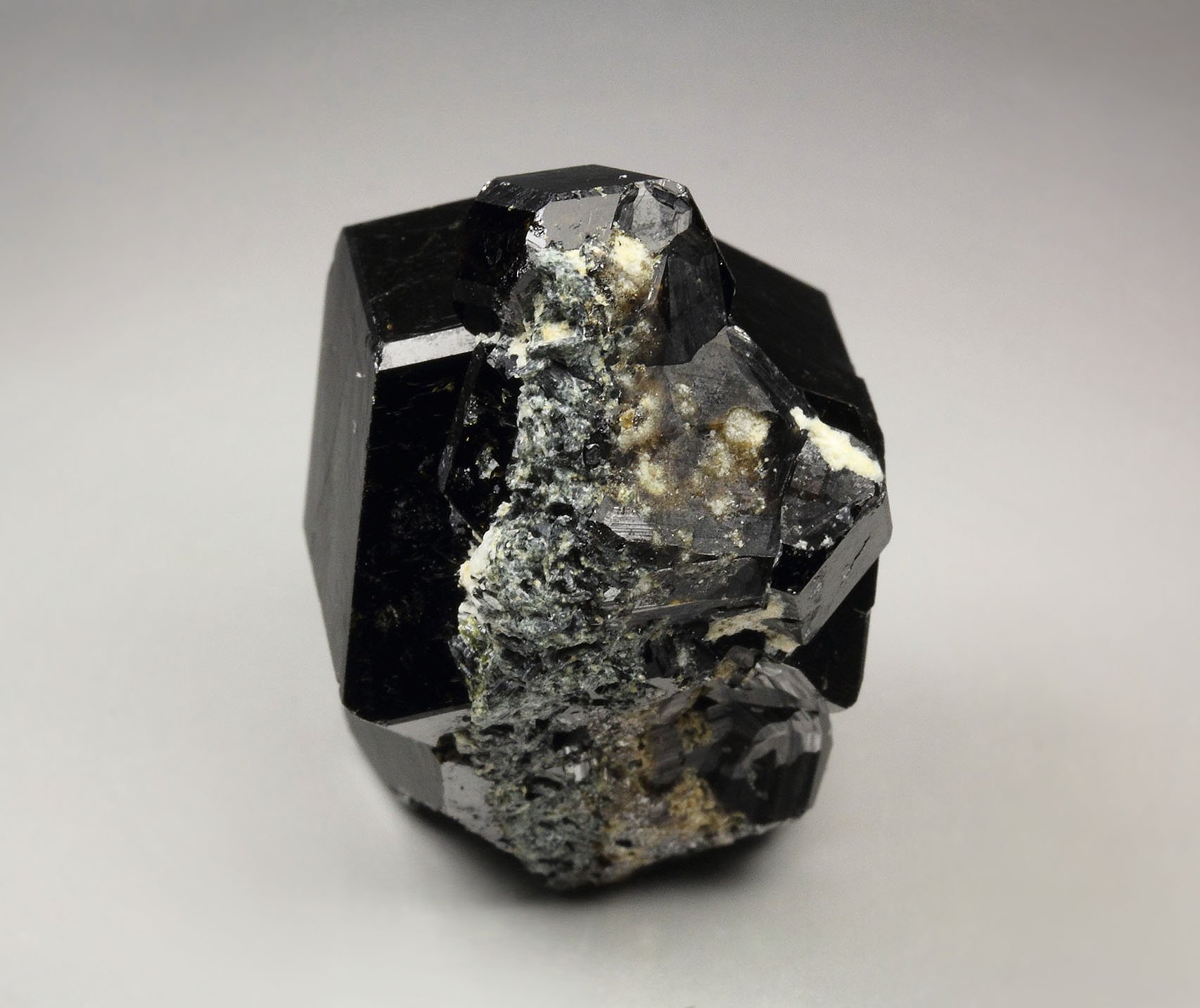 GARNET var. ANDRADITE var. MELANITE