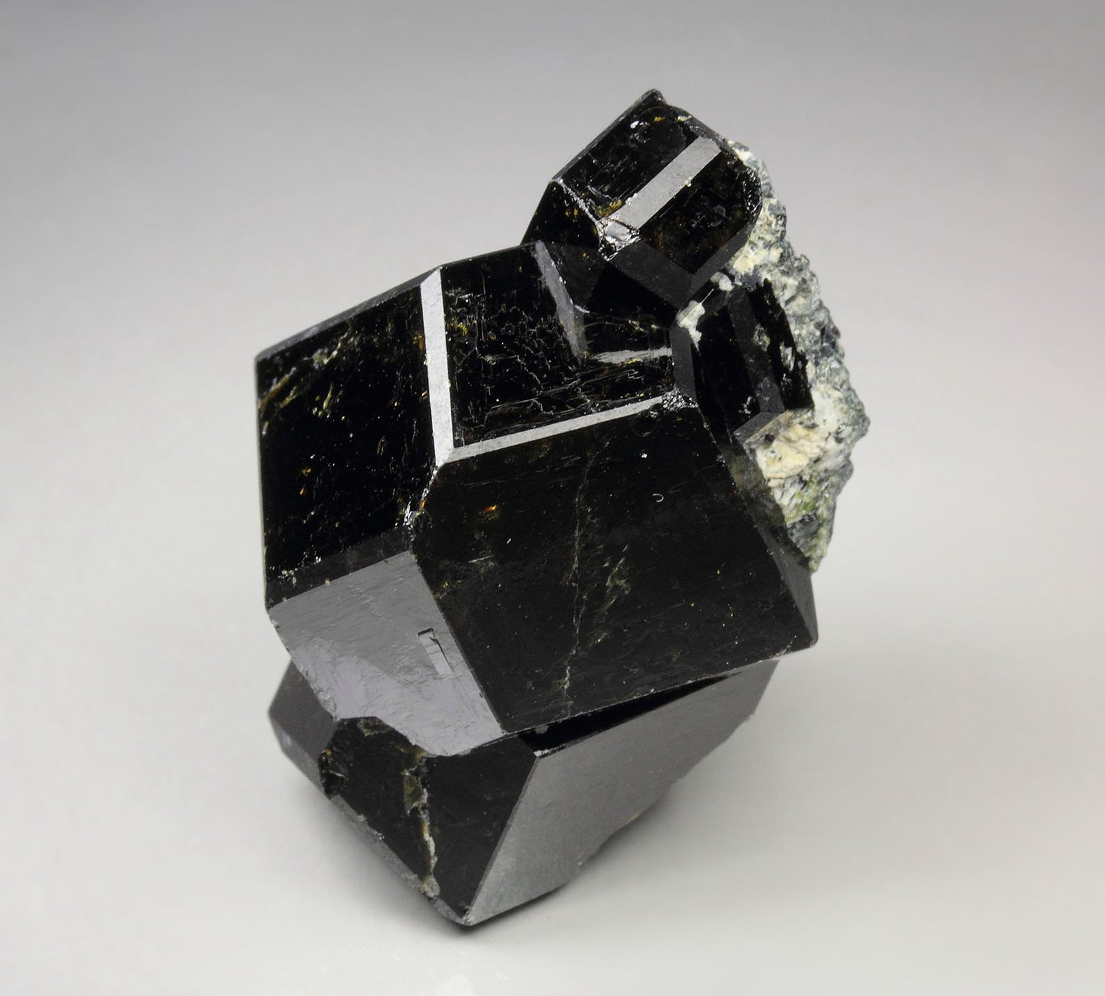 GARNET var. ANDRADITE var. MELANITE