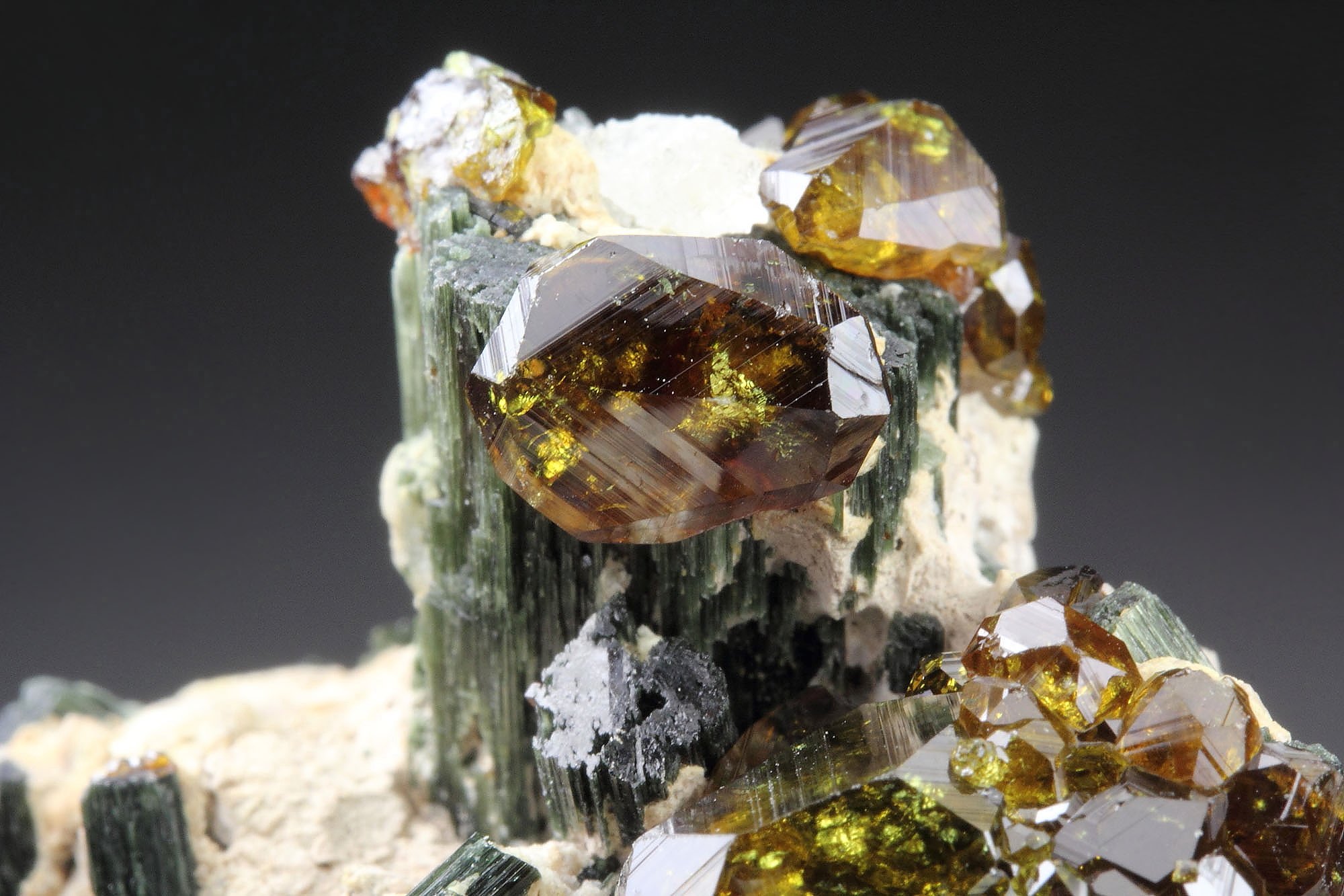 Quebul Fine Minerals / gem GARNET var. ANDRADITE var. TOPAZOLITE ...