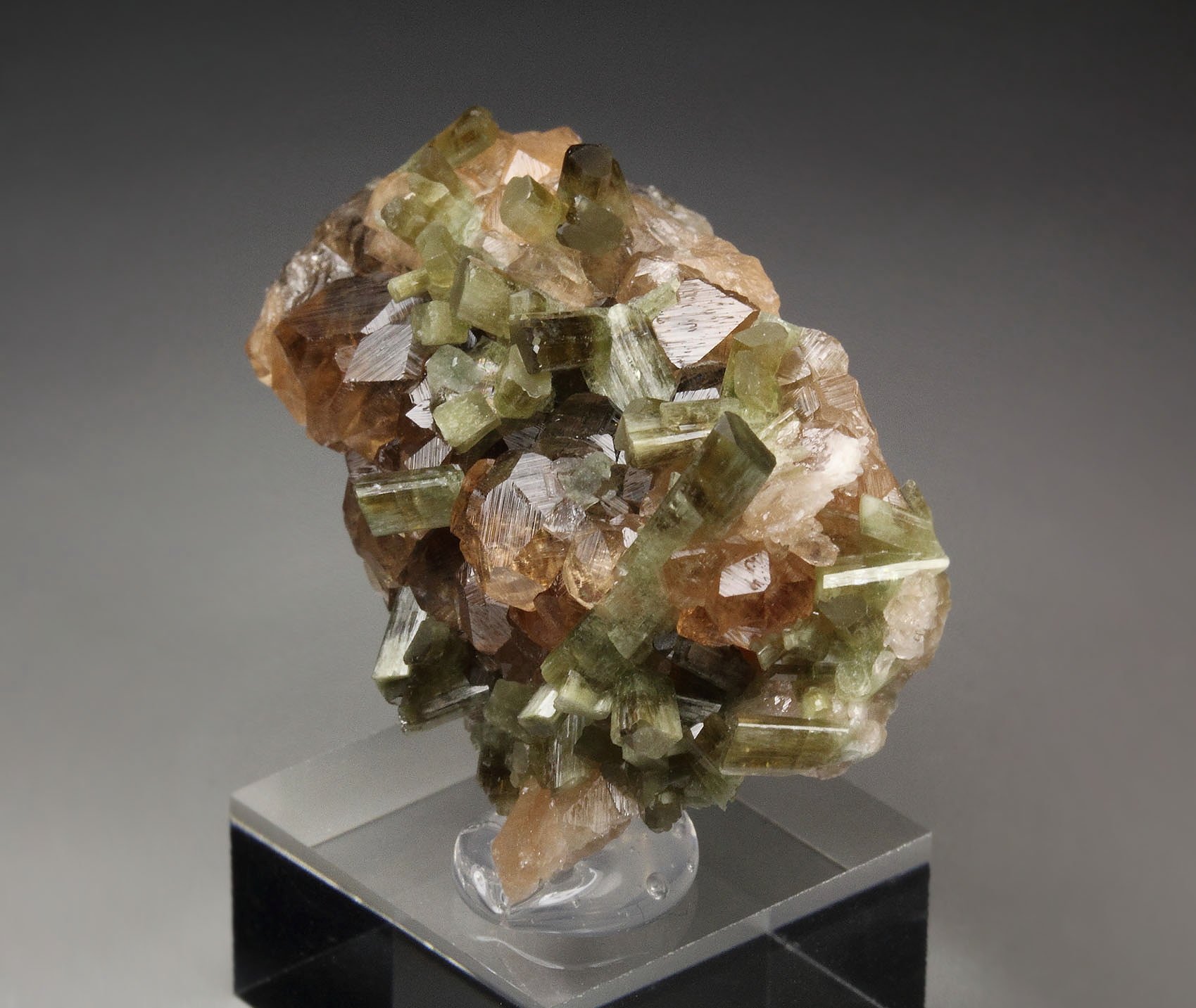 gem GARNET var. GROSSULAR, DIOPSIDE