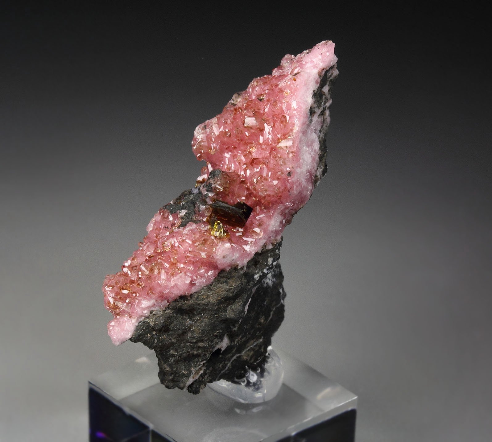 SHIGAITE, RHODOCHROSITE