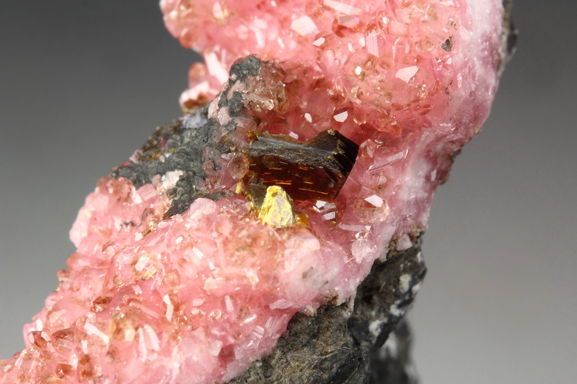 SHIGAITE, RHODOCHROSITE