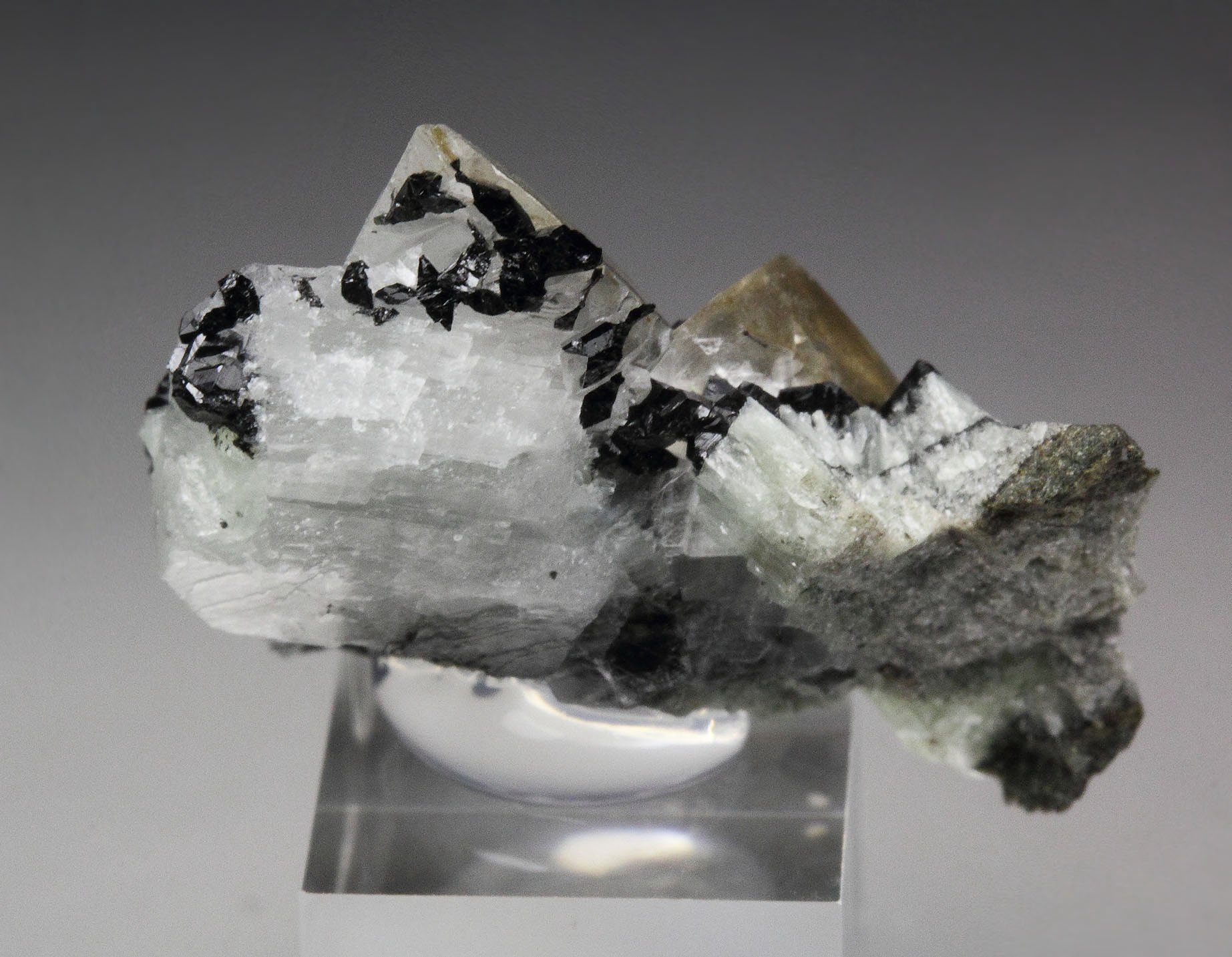 BABINGTONITE, CALCITE, PREHNITE