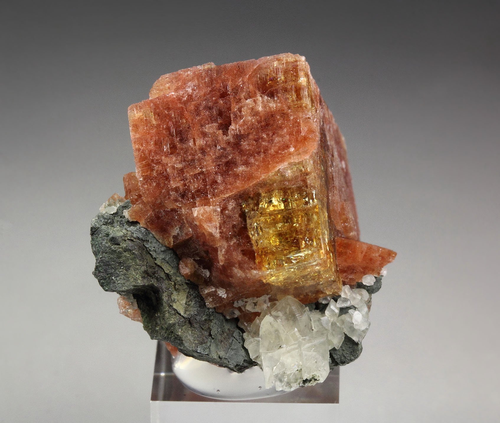 CHABAZITE, HEULANDITE