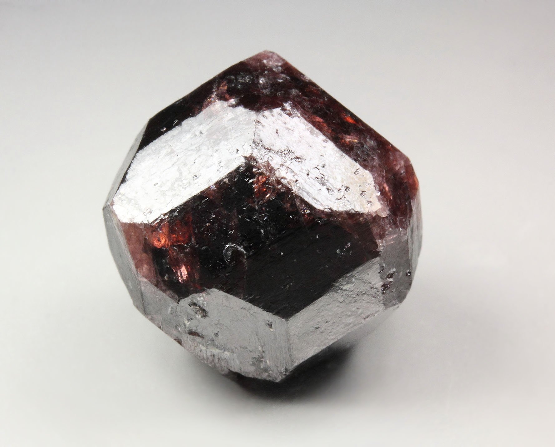 GARNET var. ALMANDINE