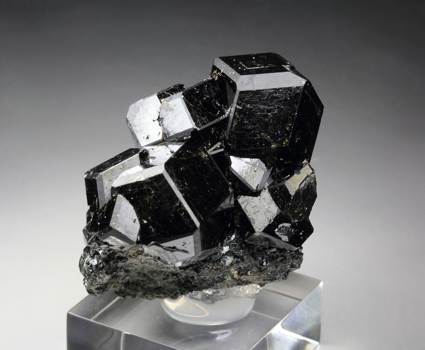 GARNET var. ANDRADITE var. MELANITE, PARGASITE