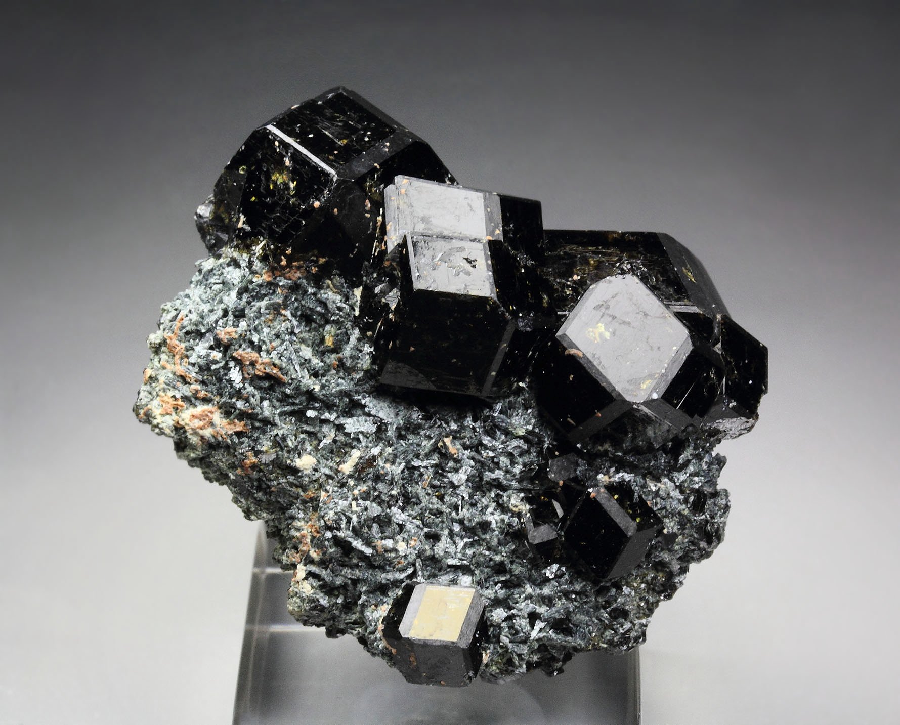 GARNET var. ANDRADITE var. MELANITE, PARGASITE