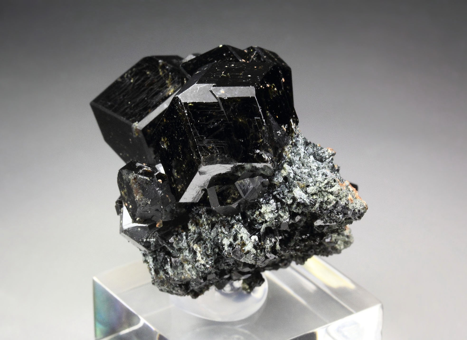 GARNET var. ANDRADITE var. MELANITE, PARGASITE