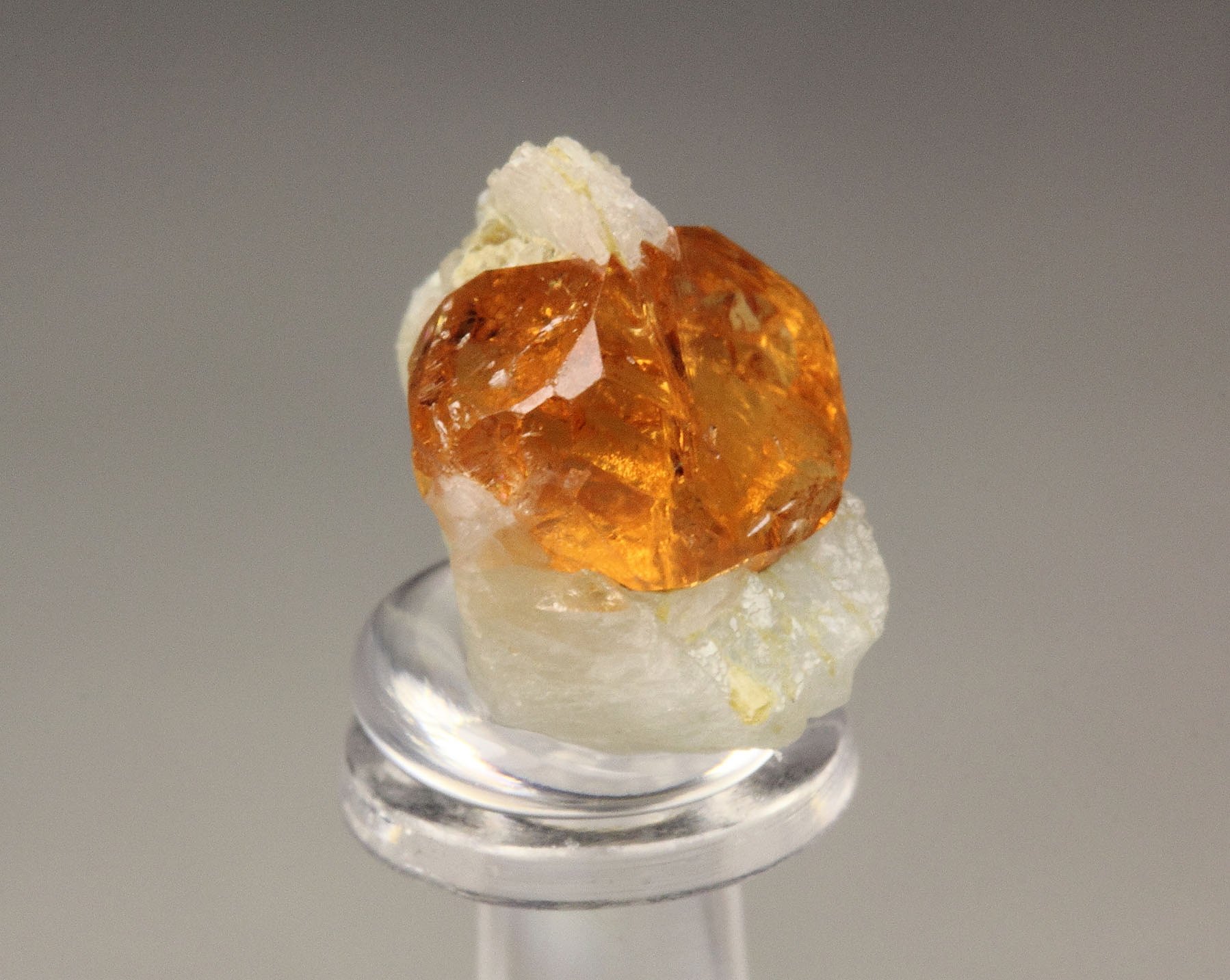 gem GARNET var. SPESSARTINE