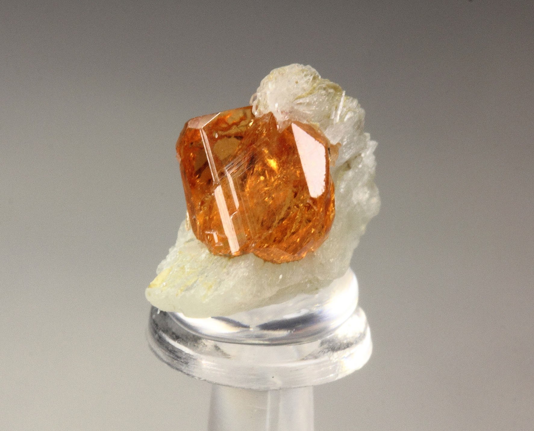 gem GARNET var. SPESSARTINE