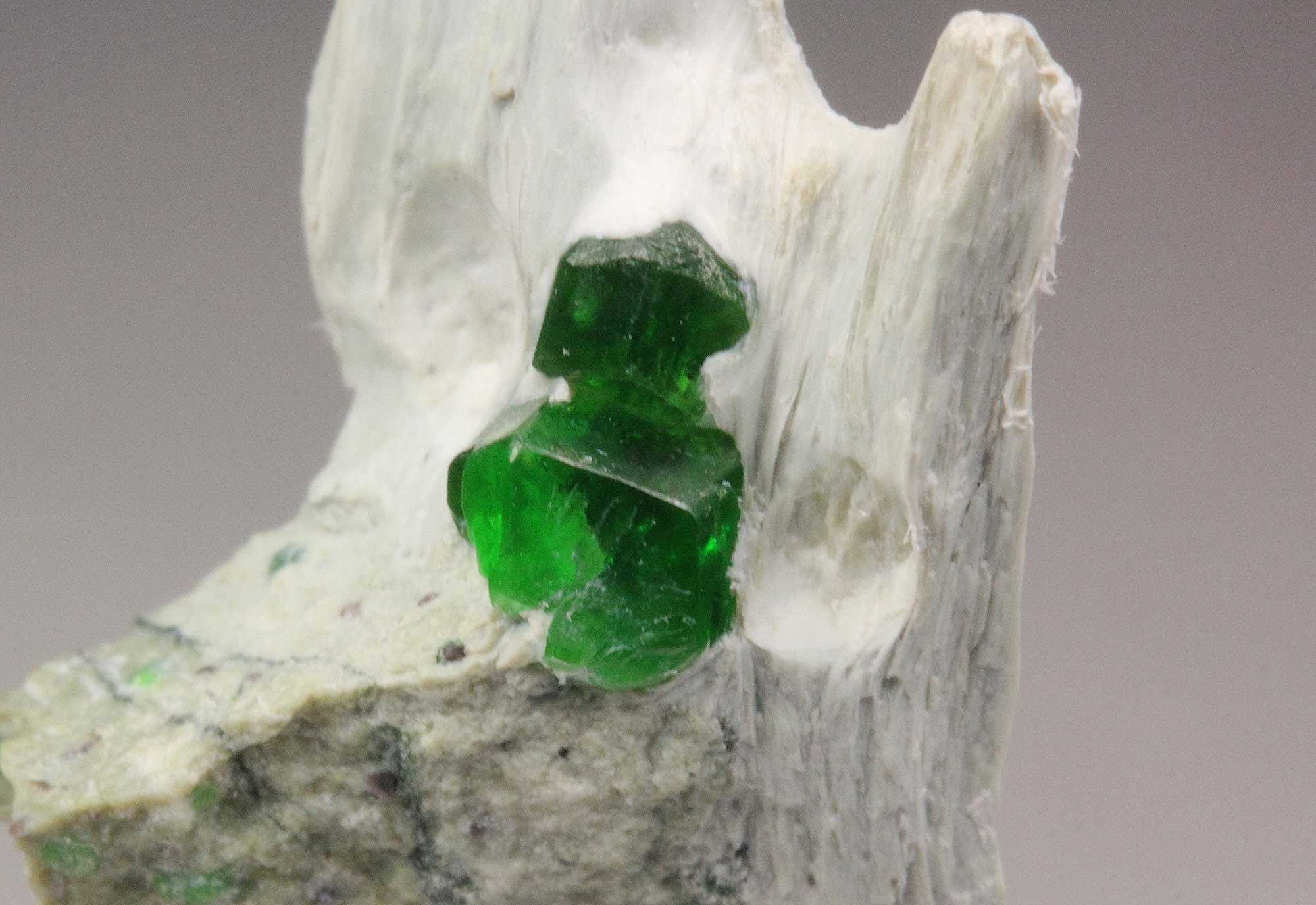 gem GARNET var. ANDRADITE var. DEMANTOID